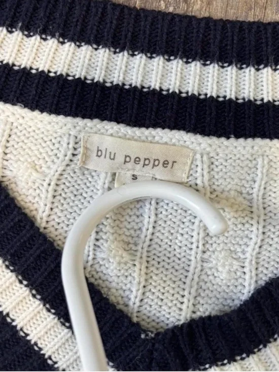 Blu Pepper Cream Cable Knit V-Neck Sweater with Navy Trim - Picture 3 of 3